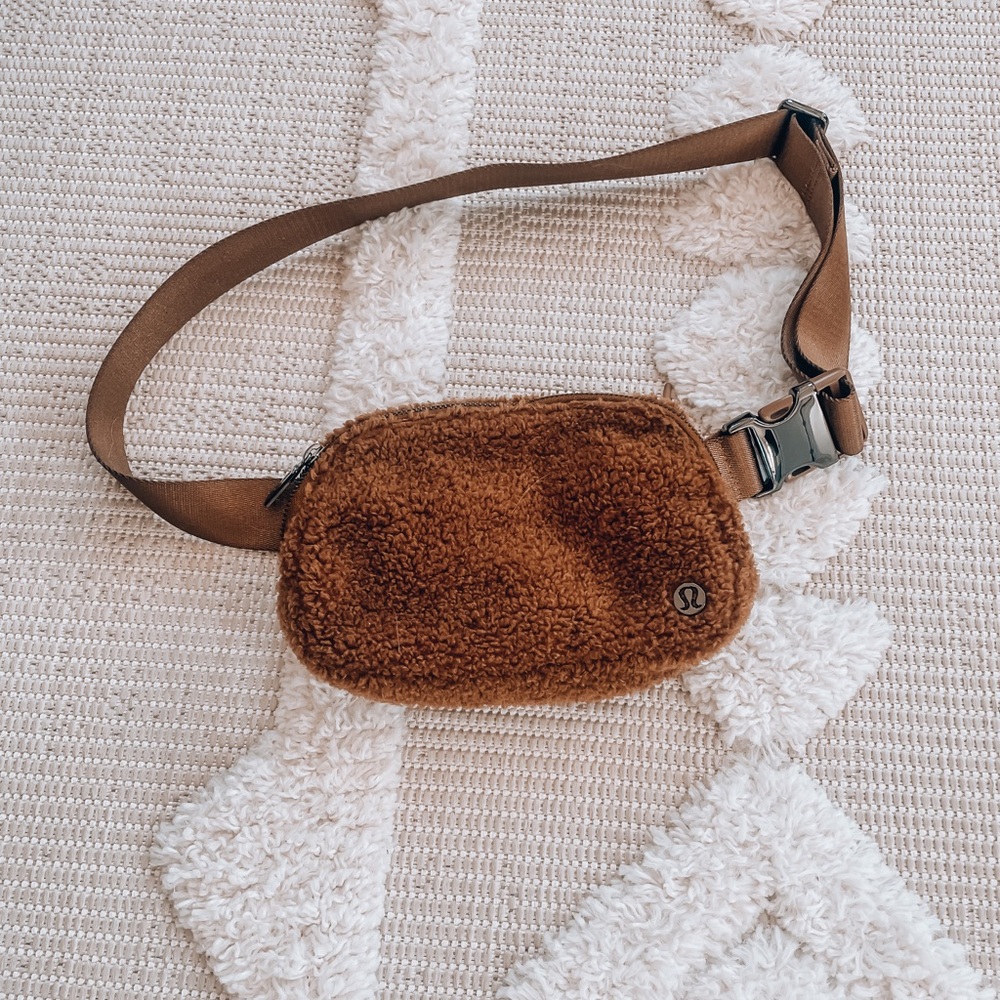 Lululemon Everywhere Belt Bag